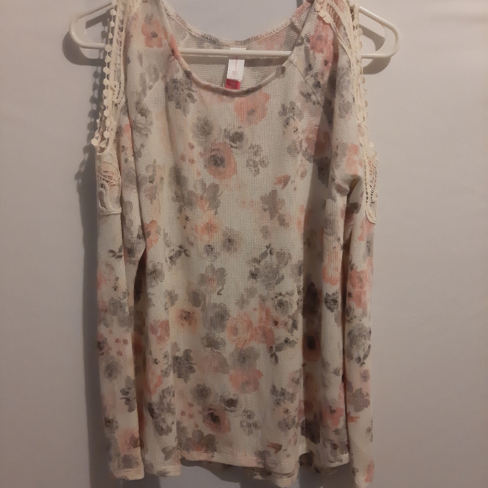 No Boundaries Pink Floral blouse size S